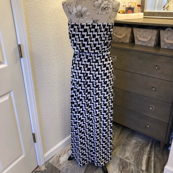 Maxi Dress - Picture 2 of 3